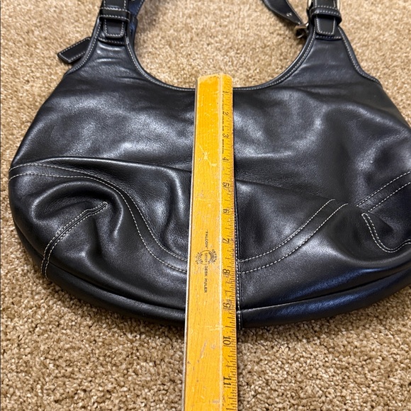 Coach Elegant Black Leather Shoulder Bag - Picture 3 of 13